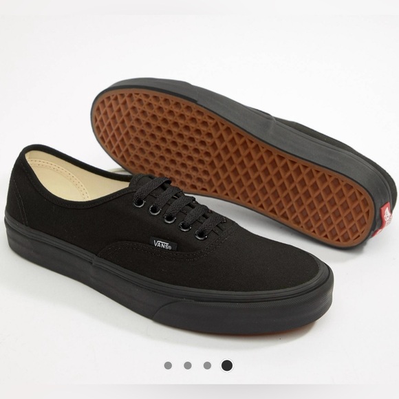 Vans Authentic plimsolls in triple black - Picture 2 of 4